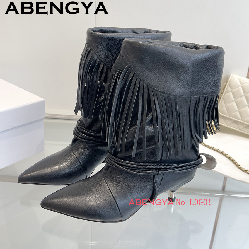 Ethnic Fashion Women - รองเท้าบูทเชลซีหนังกลับแต่งพู่ห้อยปลายแหลม ส้นเตี้ย แฟชั่นสตรี ประจำสัปดาห์แฟชั่น ฤดูหนาว ปี