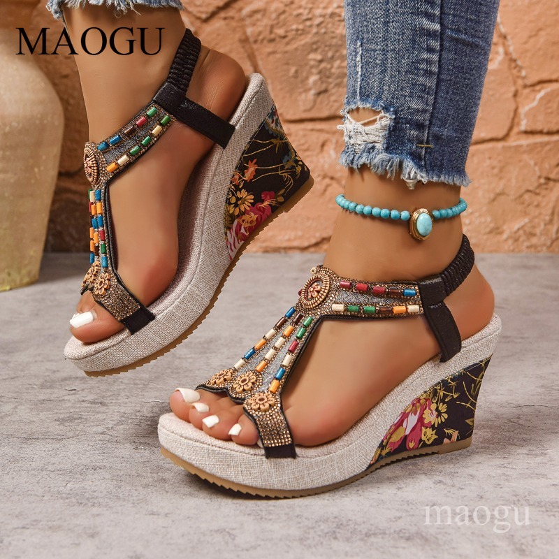 Ethnic Fashion Women - รองเท้าส้นเตารีดประดับลูกปัดลายดอกไม้สไตล์โบโฮสำหรับผู้หญิง เปิดหัวเท้า สายรัดข้อเท้าแบบยืดหยุ่น พื้นรองเท้าลายดอกไม้ ส้นสูงแบบแพลตฟอร์ม สไตล์ชาติพันธุ์