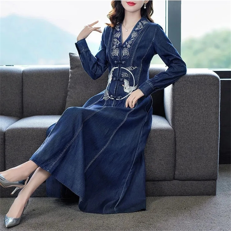 Ethnic Fashion Design - เดรสยีนส์สไตล์ชาติพันธุ์ ดีไซน์หัวเข็มขัดแถวเดียว แขนยาว รุ่นปรับปรุงใหม่ คอลเลคชั่นฤดูใบไม้ผลิ-ฤดูใบไม้ร่วง ปี